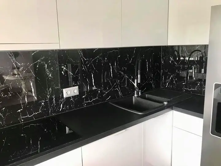 фартук черный мрамор. фартук под черный мрамор. кухня под черный мрамор. столешница мрамор марквина светлый. темные кухни фартук мрамор.