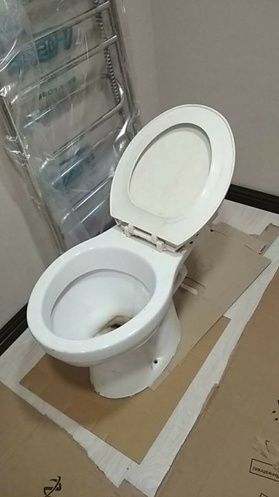 Как найти туалет. Типы унитазов по сливу. Ububtybxtcrbq lei швфдыефивфке 2023. Азиатский туалет. Магазин сантехники унитазы.